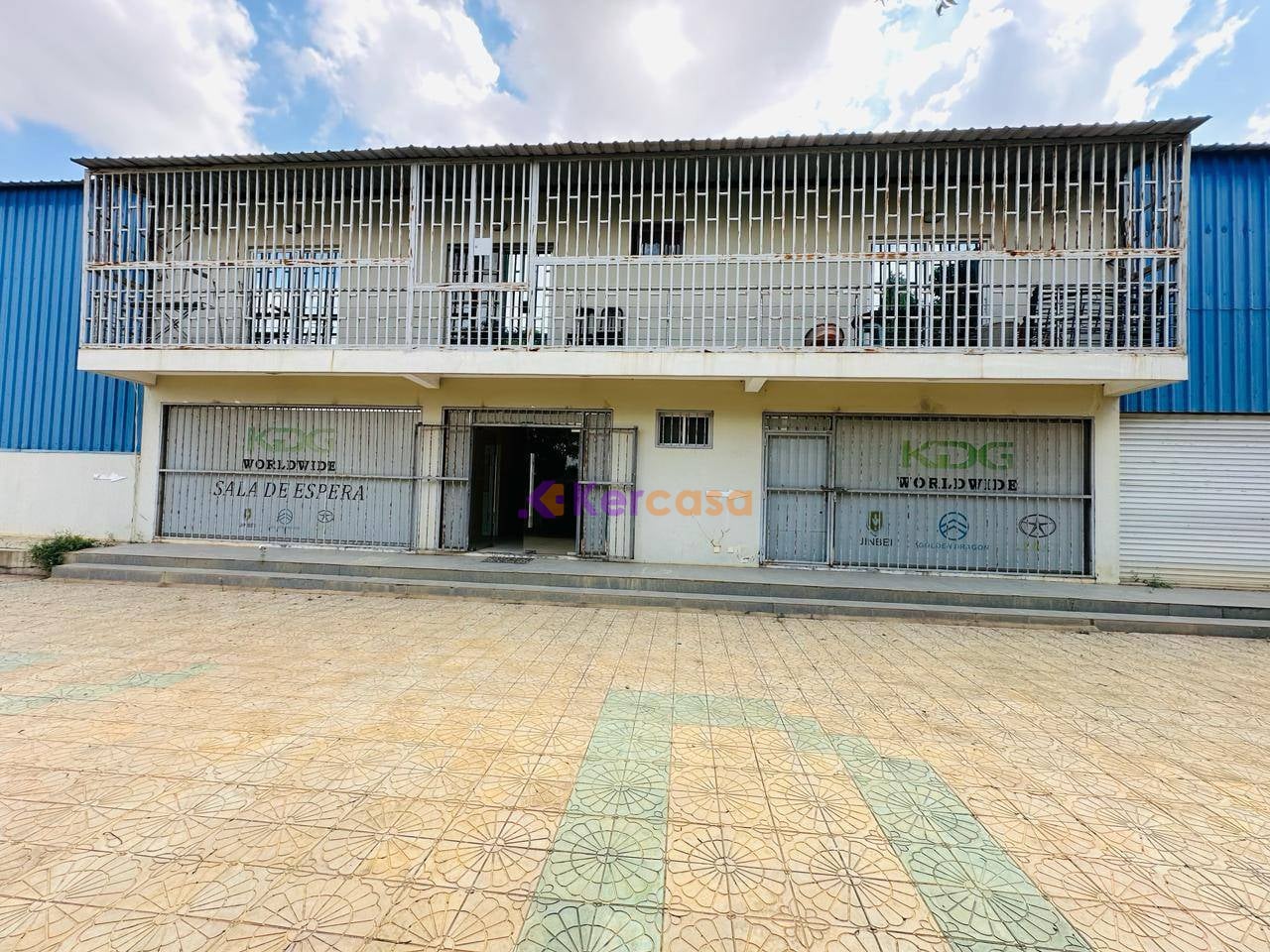Estaleiro na via Expressa, Polo Industrial de Viana, perto da Cidade da China e Jetour.