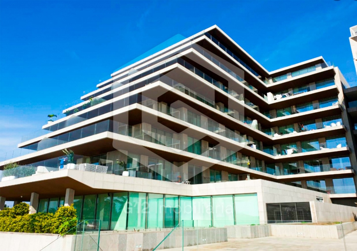 Apartamento T1 mobilado no edifício Chicalamar - Ilha de Luanda